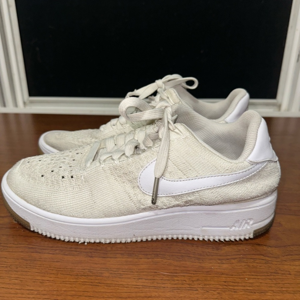 Nike Women's Cream and White Sneakers - Picture 3 of 6